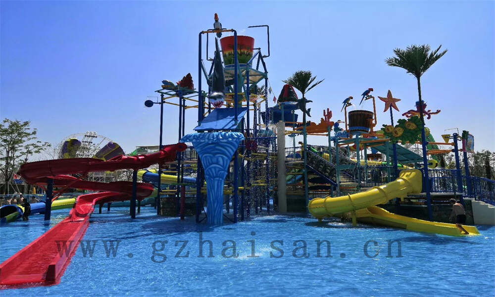 水上乐园探险之旅：水滑梯激情畅玩