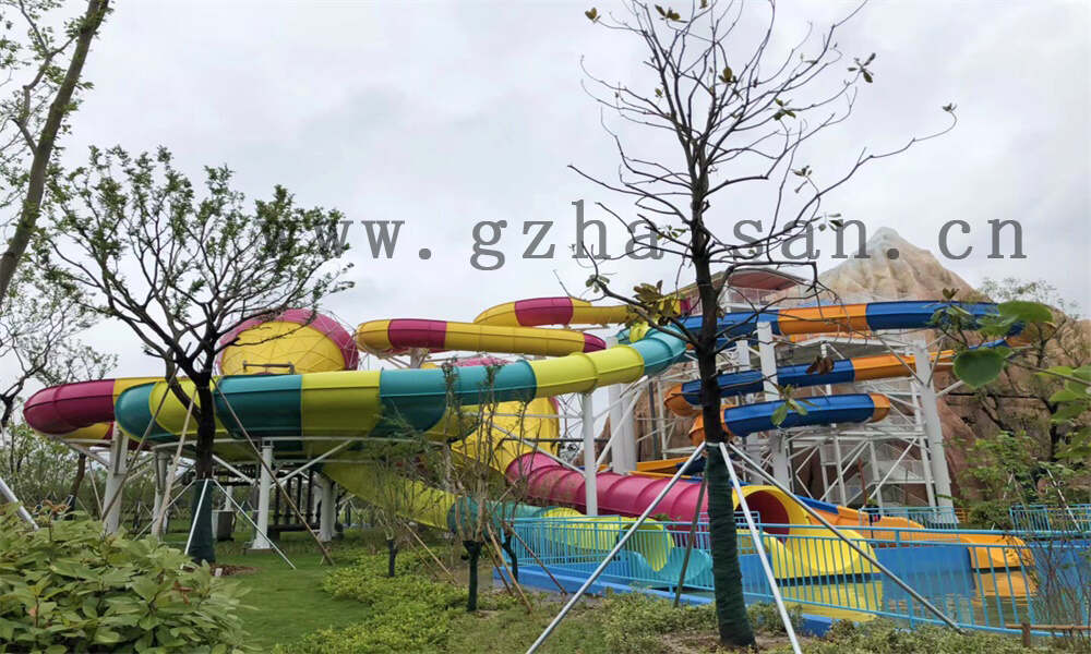 水上乐园设计的夜间烟花和灯光秀如何增添浪漫？